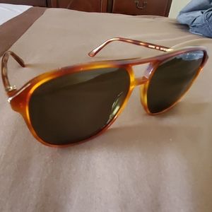 Like New Gucci sunglasses
